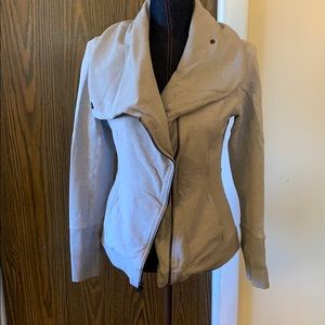 LUCY Gray jacket SZ Small with pockets